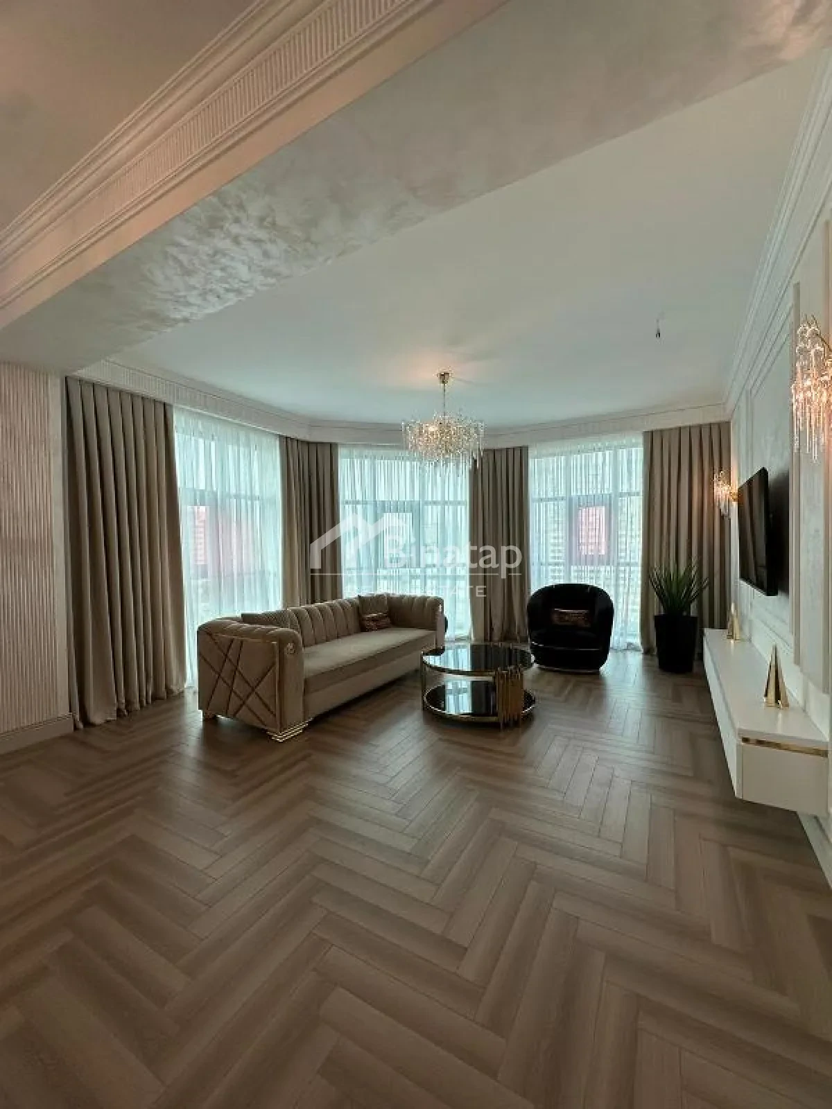 Продаётся 3-комн. новостройка 137 м², м. 8 Ноября — фото 3