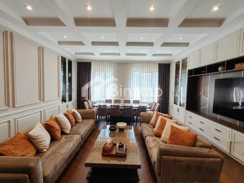 Satılır 5+ otaqlı yeni tikili 285 m², 28 May m.