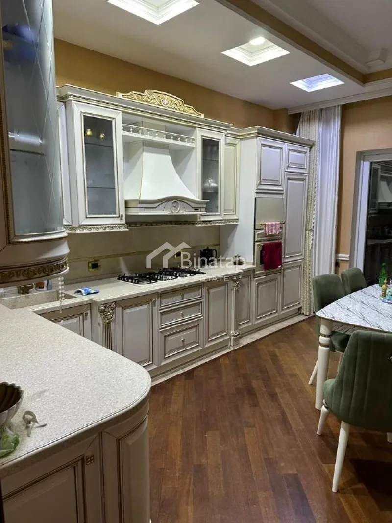 Satılır 5+ otaqlı yeni tikili 250 m², 28 May m. — şəkil 13