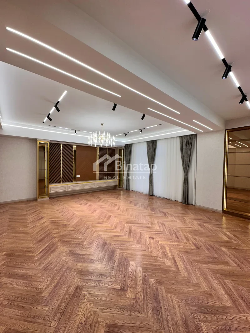 Satılır 4 otaqlı yeni tikili 195 m², 28 May m.