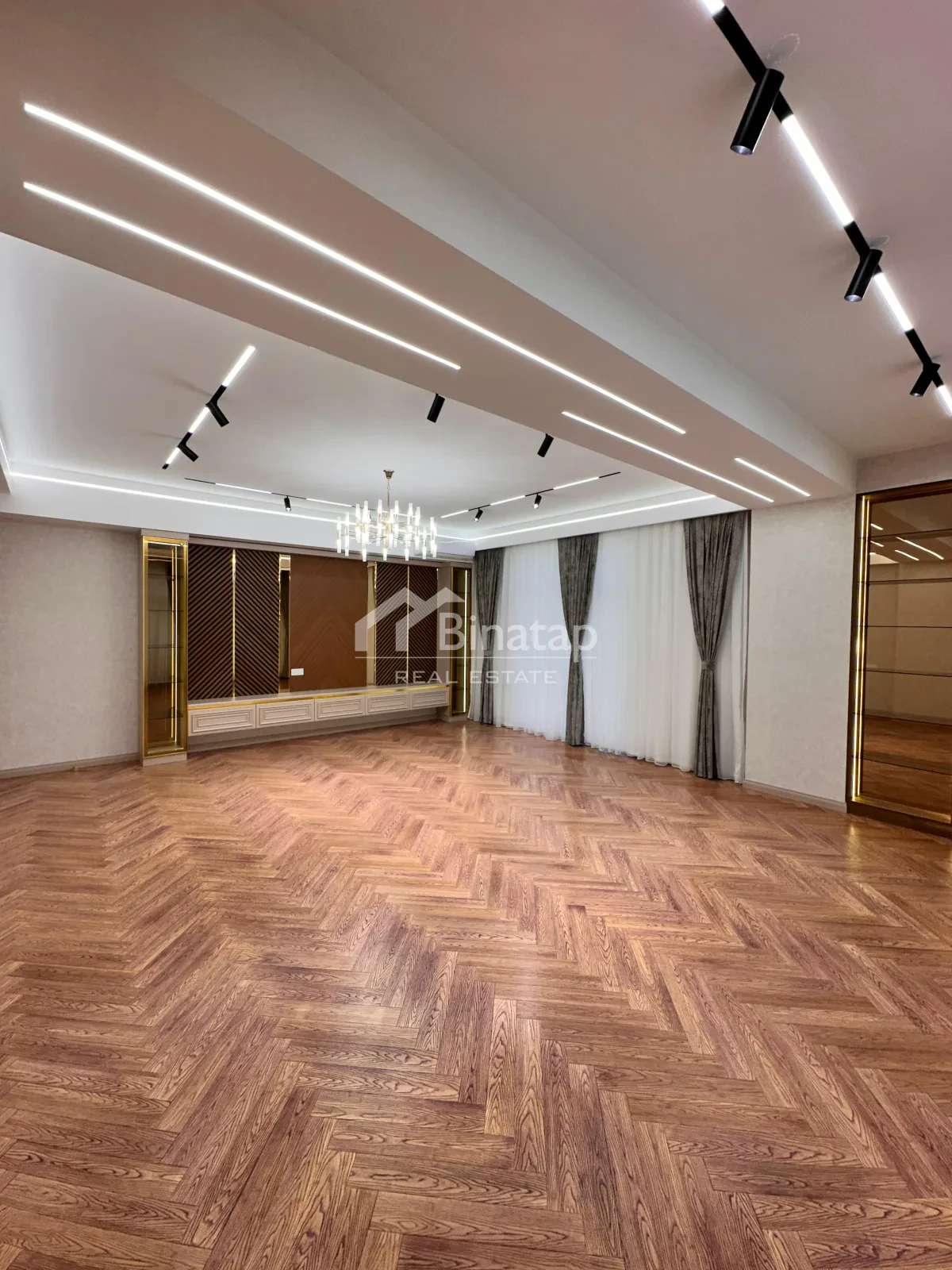Satılır 4 otaqlı yeni tikili 195 m², 28 May m. — şəkil 1