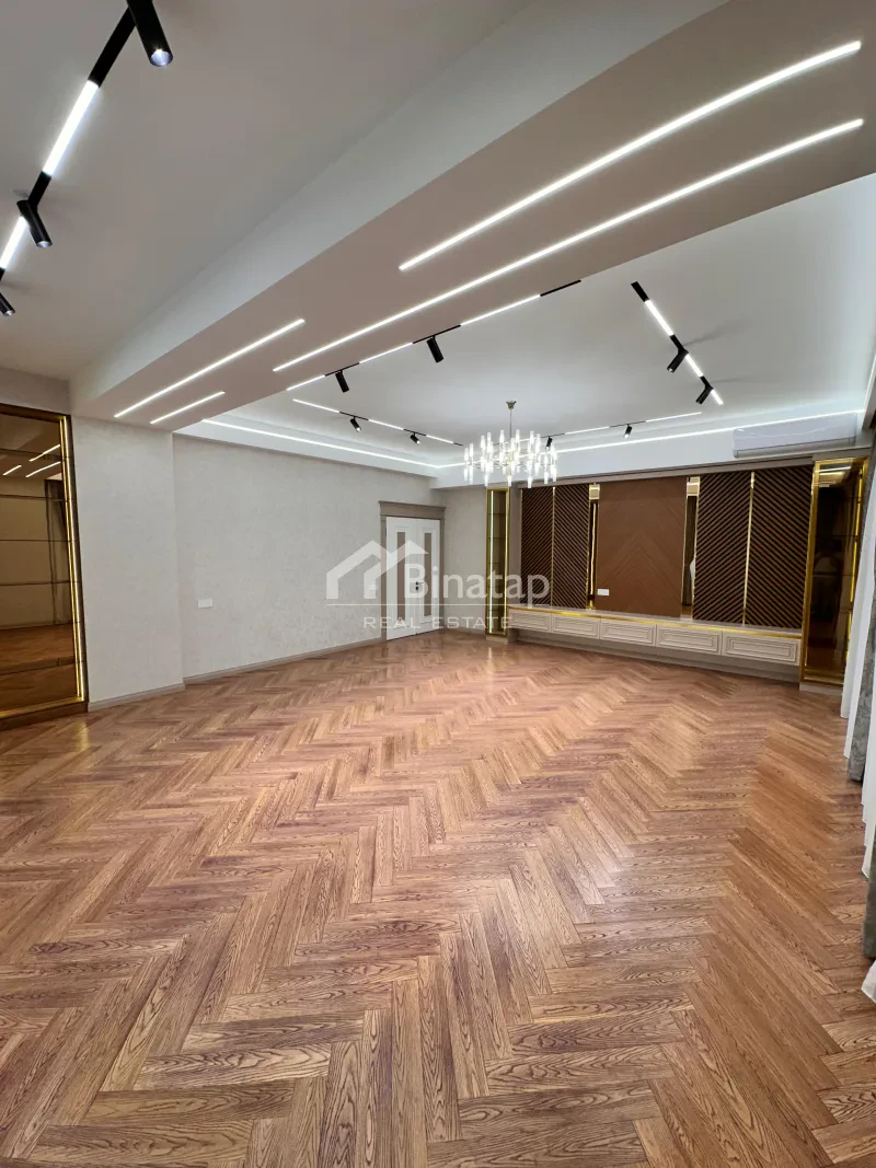 Satılır 4 otaqlı yeni tikili 195 m², 28 May m. — şəkil 2