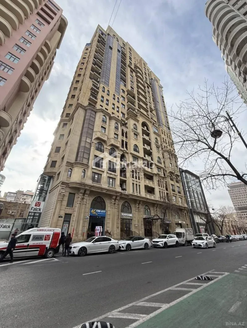 Satılır 4 otaqlı yeni tikili 248 m², Sahil m.