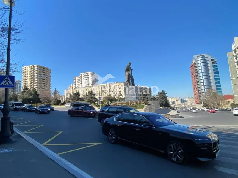 İcarəyə verilir 2 otaqlı köhnə tikili 65 m², Elmlər Akademiyası m.
