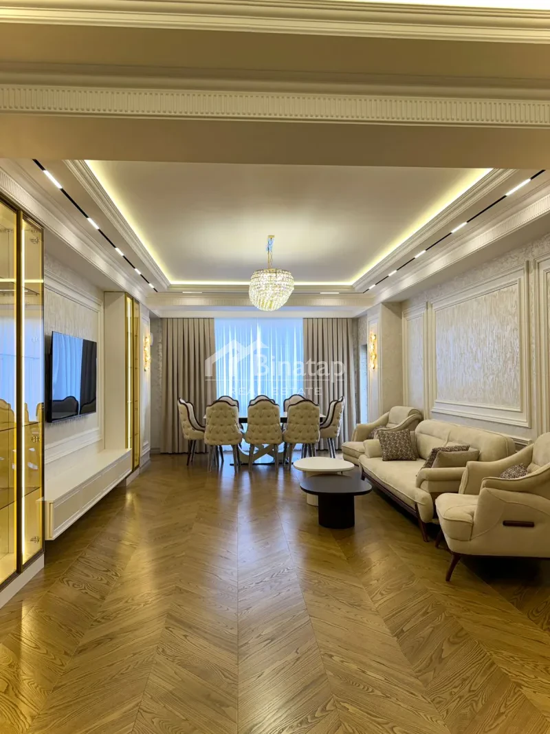 Satılır 4 otaqlı yeni tikili 233 m², 28 May m.