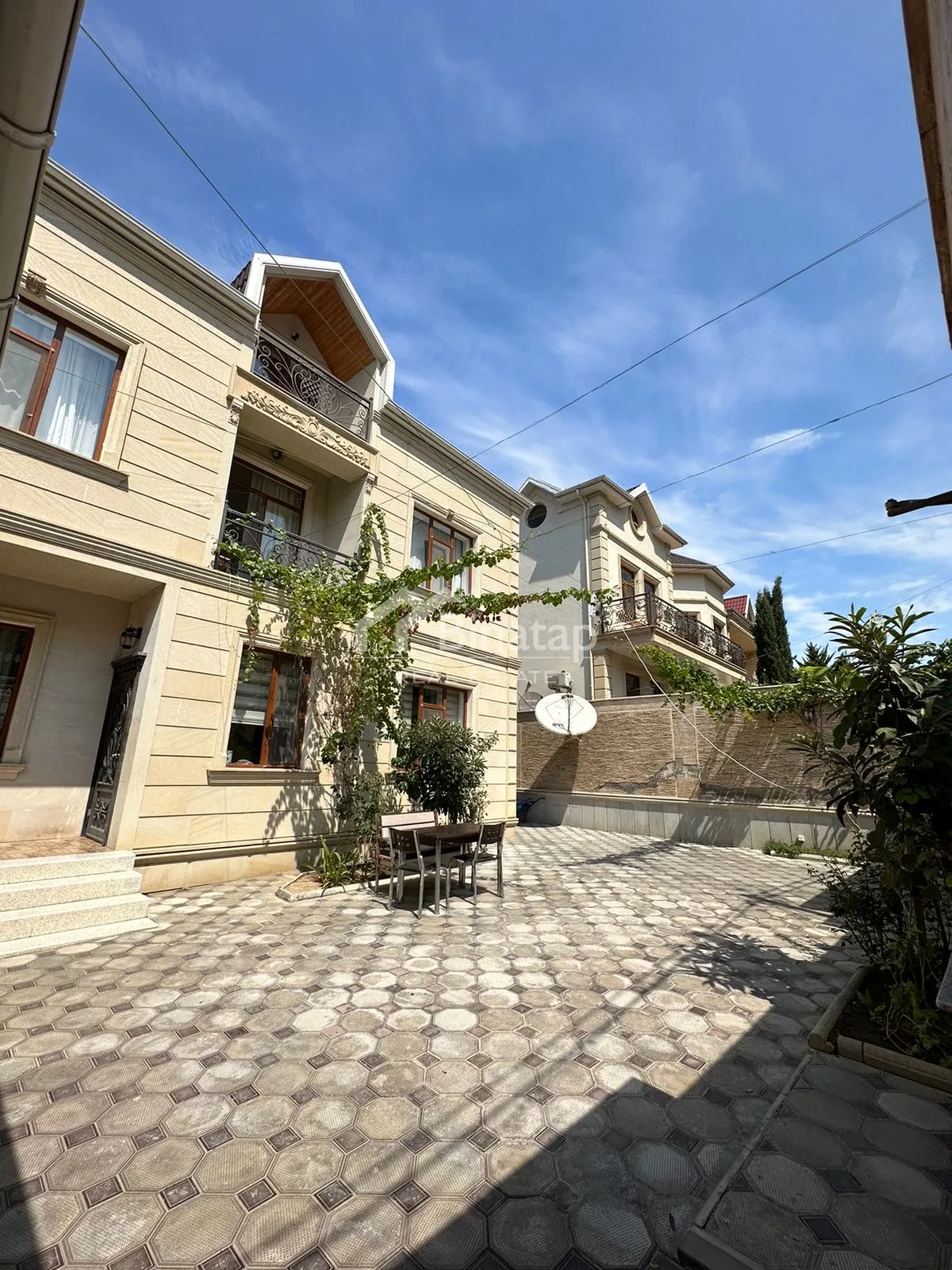 Satılır 5 otaqlı həyət evi / bağ evi 285 m², Bakıxanov qəs. — şəkil 1