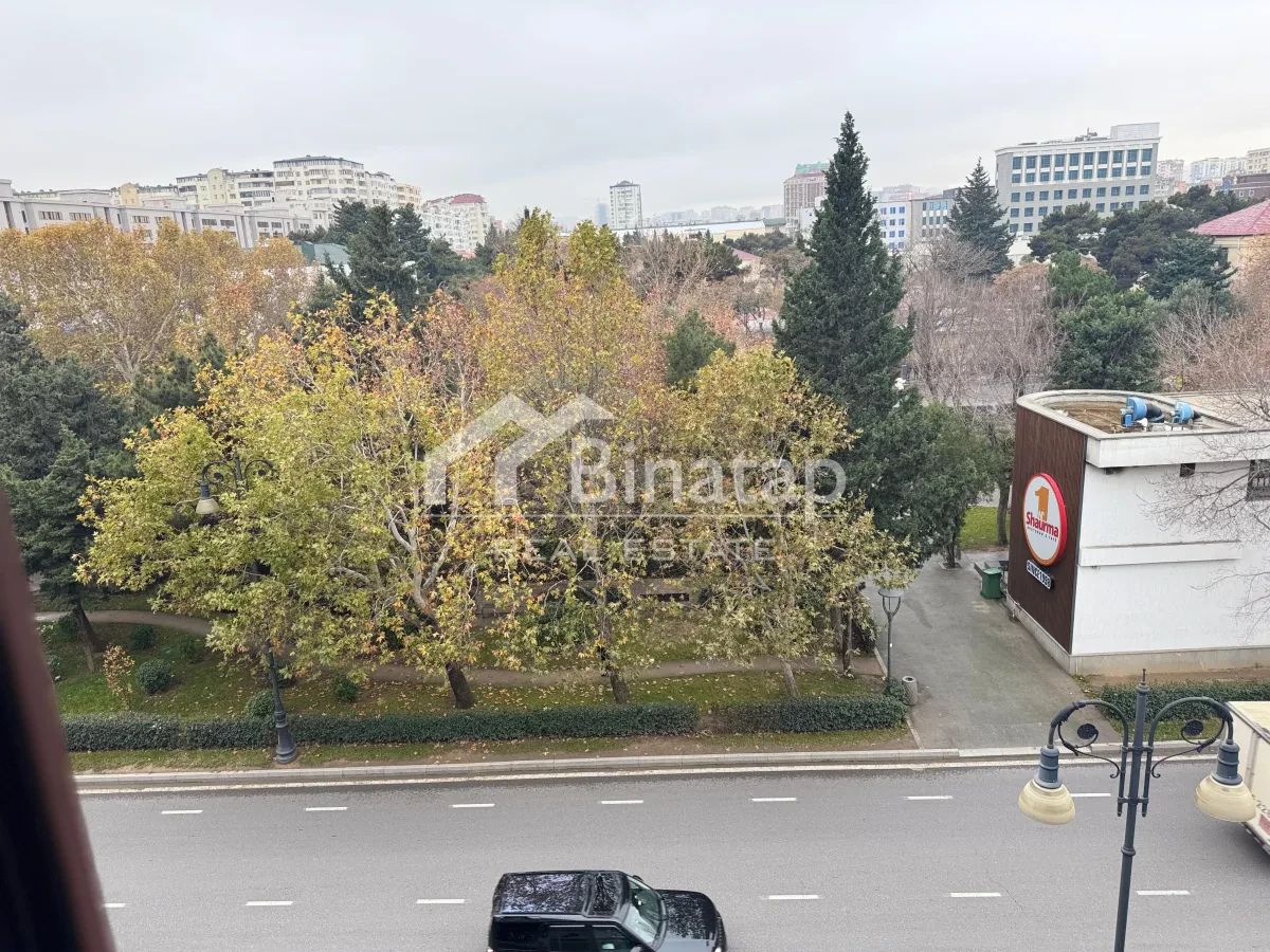 Satılır 2 otaqlı köhnə tikili 75 m², Gənclik m. — şəkil 12