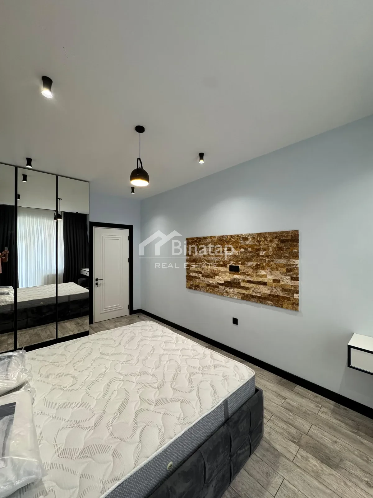 İcarəyə verilir 3 otaqlı yeni tikili 135 m², 28 May m. — şəkil 1