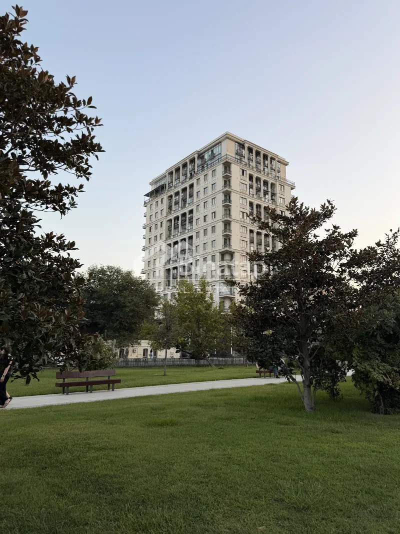 Продаётся 4-комн. новостройка 246 м², м. Низами