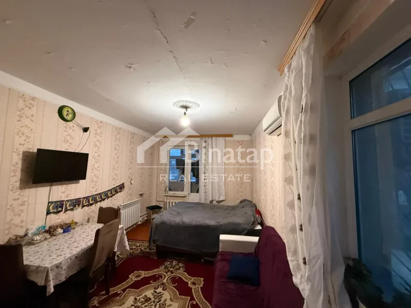 Satılır 1 otaqlı köhnə tikili 42 m², İnşaatçılar m. — şəkil 2