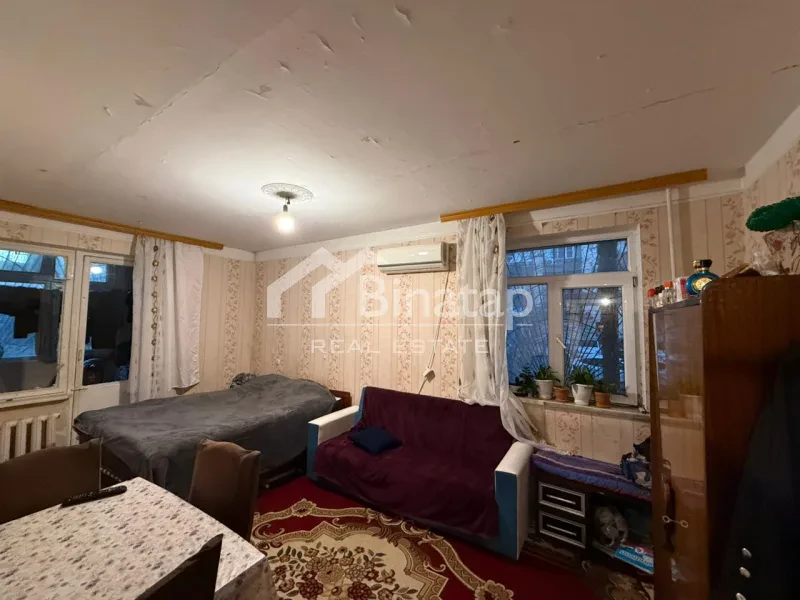 Satılır 1 otaqlı köhnə tikili 42 m², İnşaatçılar m.