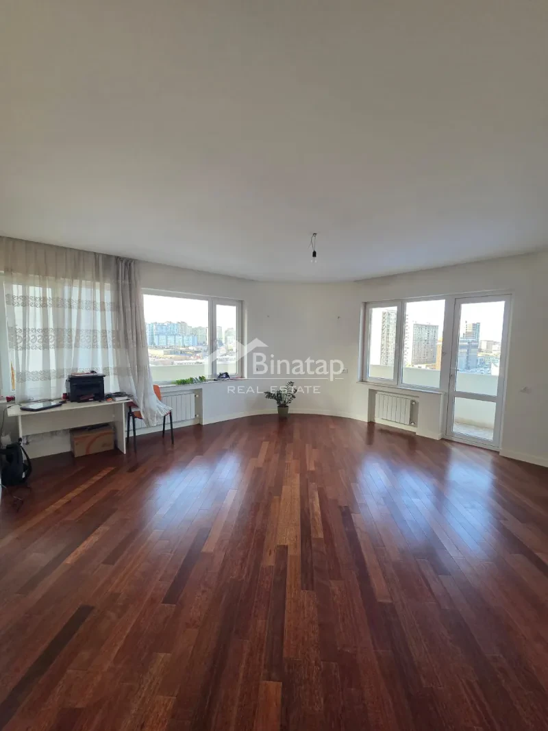 Satılır 2 otaqlı yeni tikili 106 m², 8 Noyabr m.