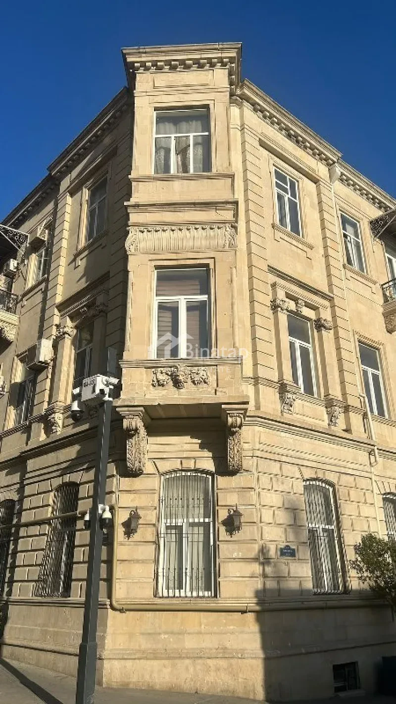 Satılır 3 otaqlı köhnə tikili 108 m², Sahil m.