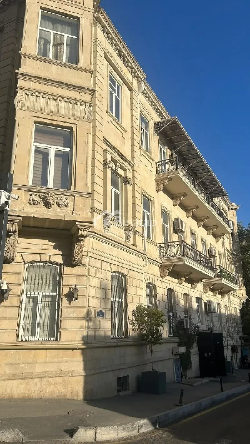 Satılır 3 otaqlı köhnə tikili 108 m², Sahil m. — şəkil 2