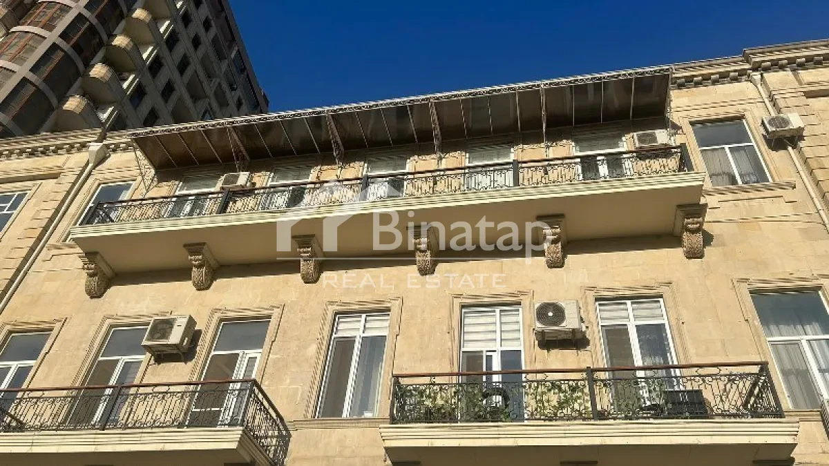 Satılır 3 otaqlı köhnə tikili 108 m², Sahil m. — şəkil 3