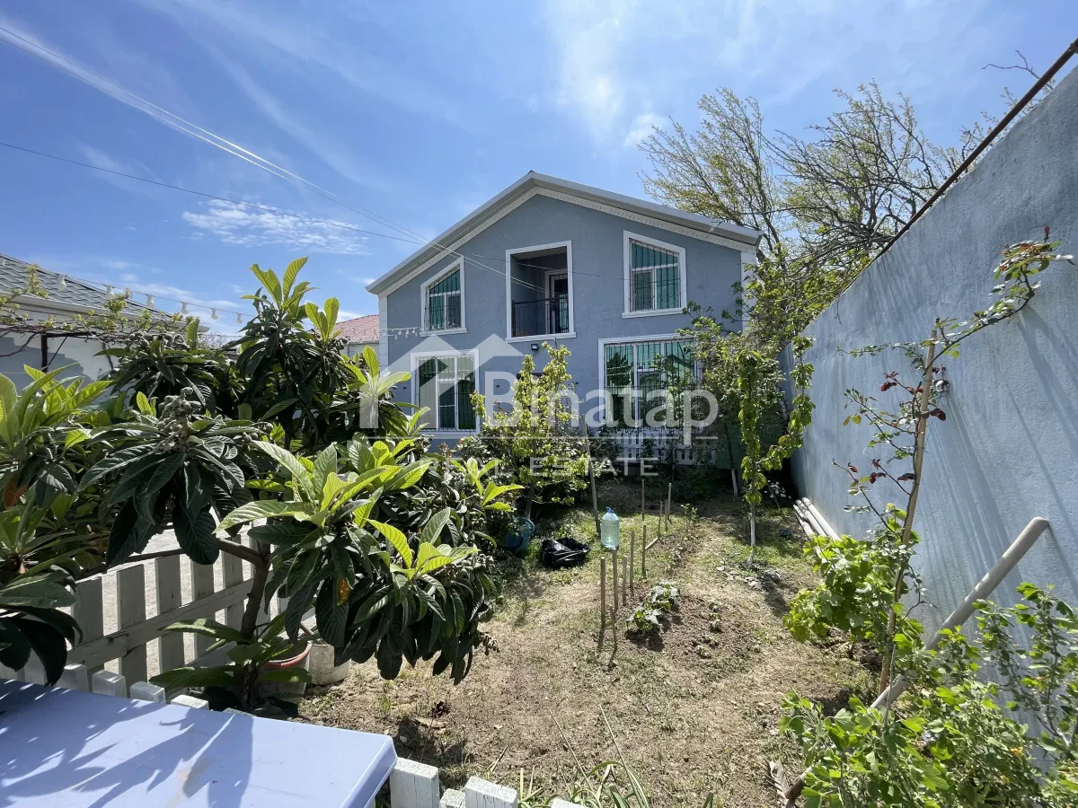 Satılır 6 otaqlı həyət evi / bağ evi 240 m², Koroğlu m. — şəkil 1