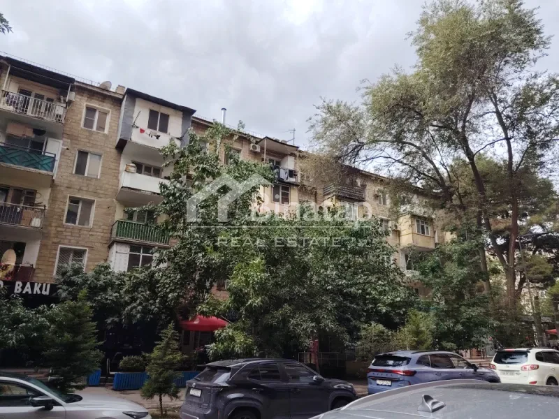 Satılır 3 otaqlı köhnə tikili 75 m², Elmlər Akademiyası m.