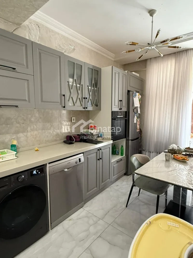 Satılır 3 otaqlı yeni tikili 130 m², İnşaatçılar m. — şəkil 13