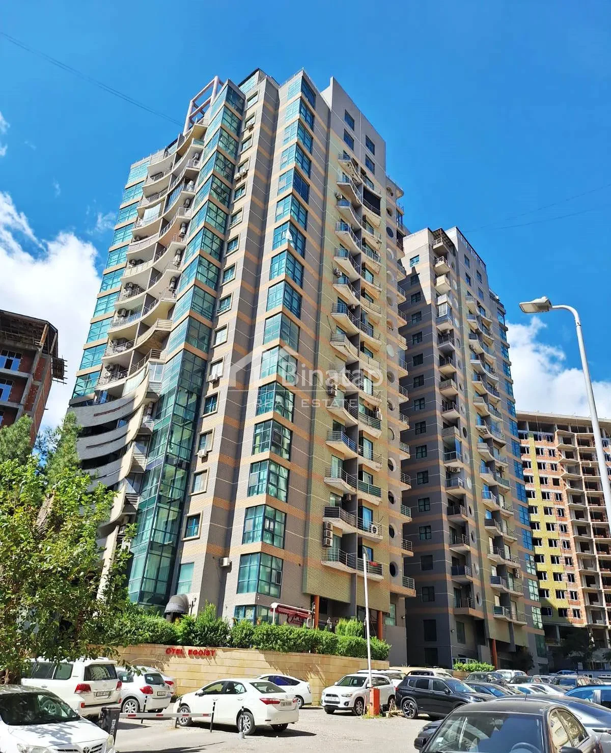 Satılır 4 otaqlı yeni tikili 205 m², 28 May m. — şəkil 1
