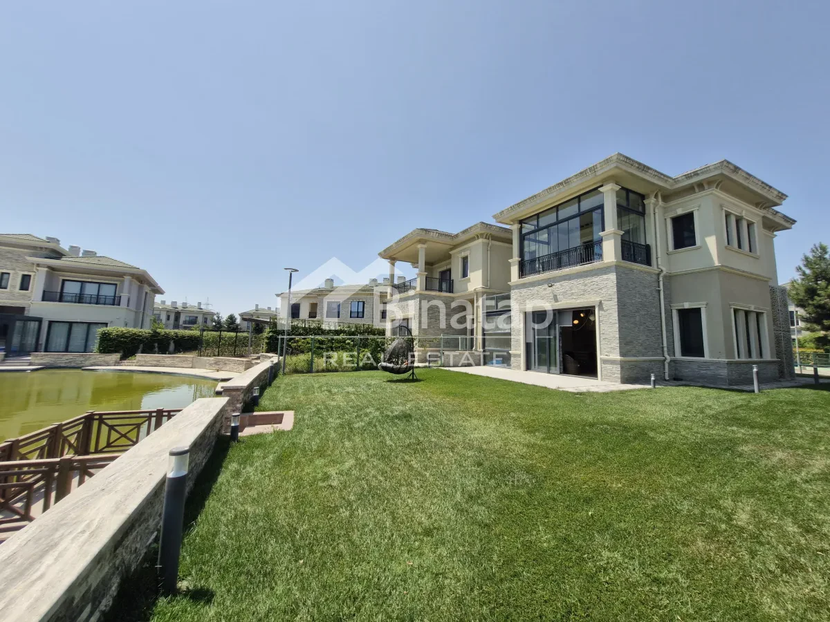 Satılır 4 otaqlı həyət evi / bağ evi 350 m², Koroğlu m. — şəkil 1